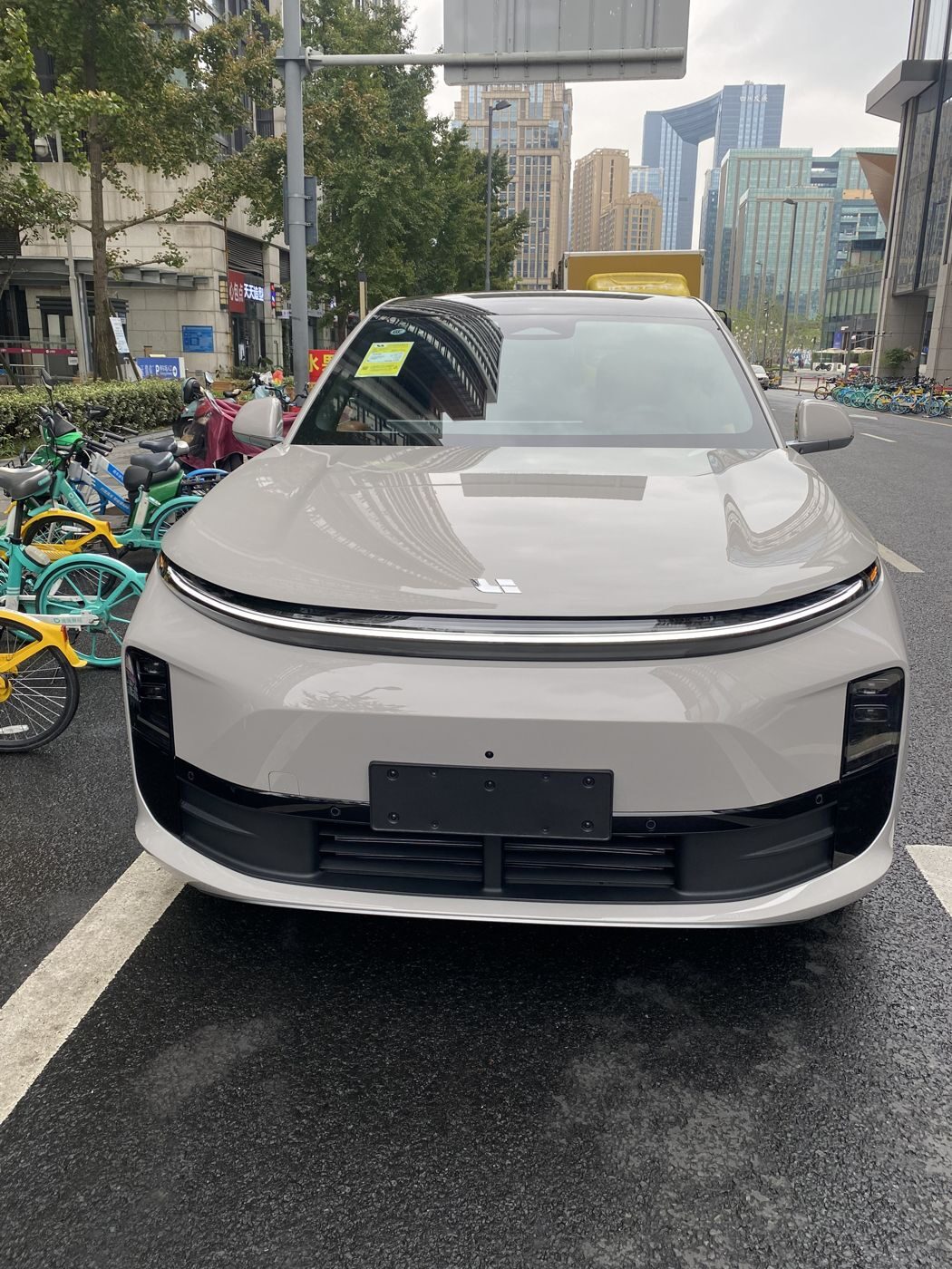 太阳成集团tyc33455 MEGA 高压纯电 MPV